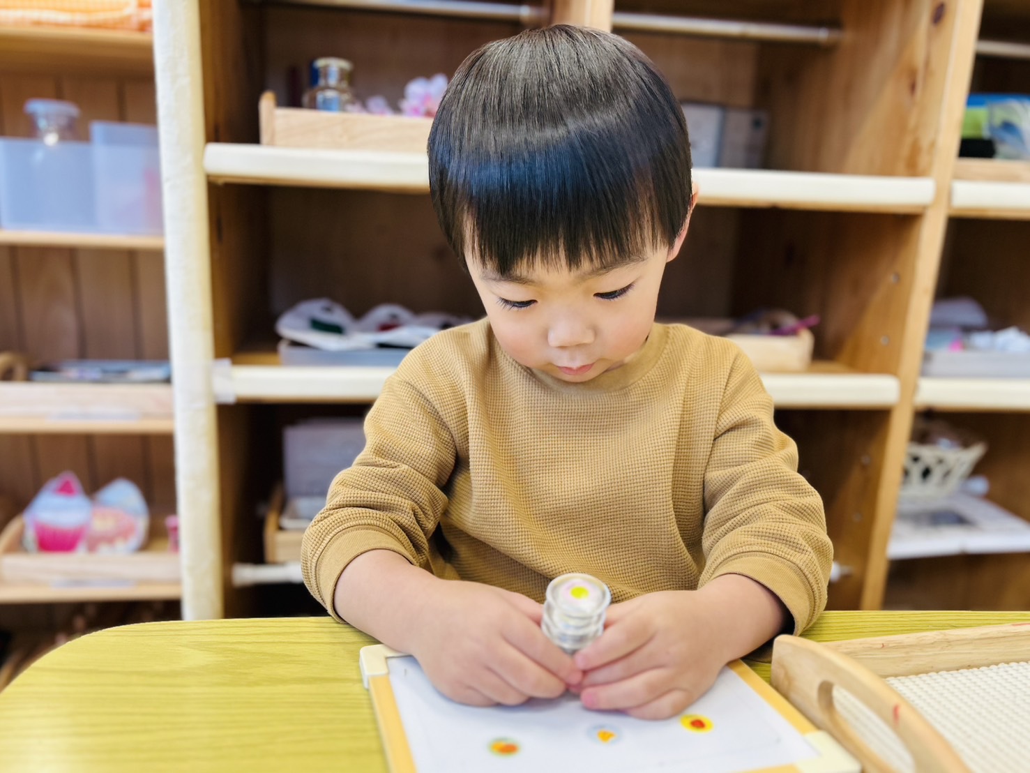 お仕事に取り組む子ども